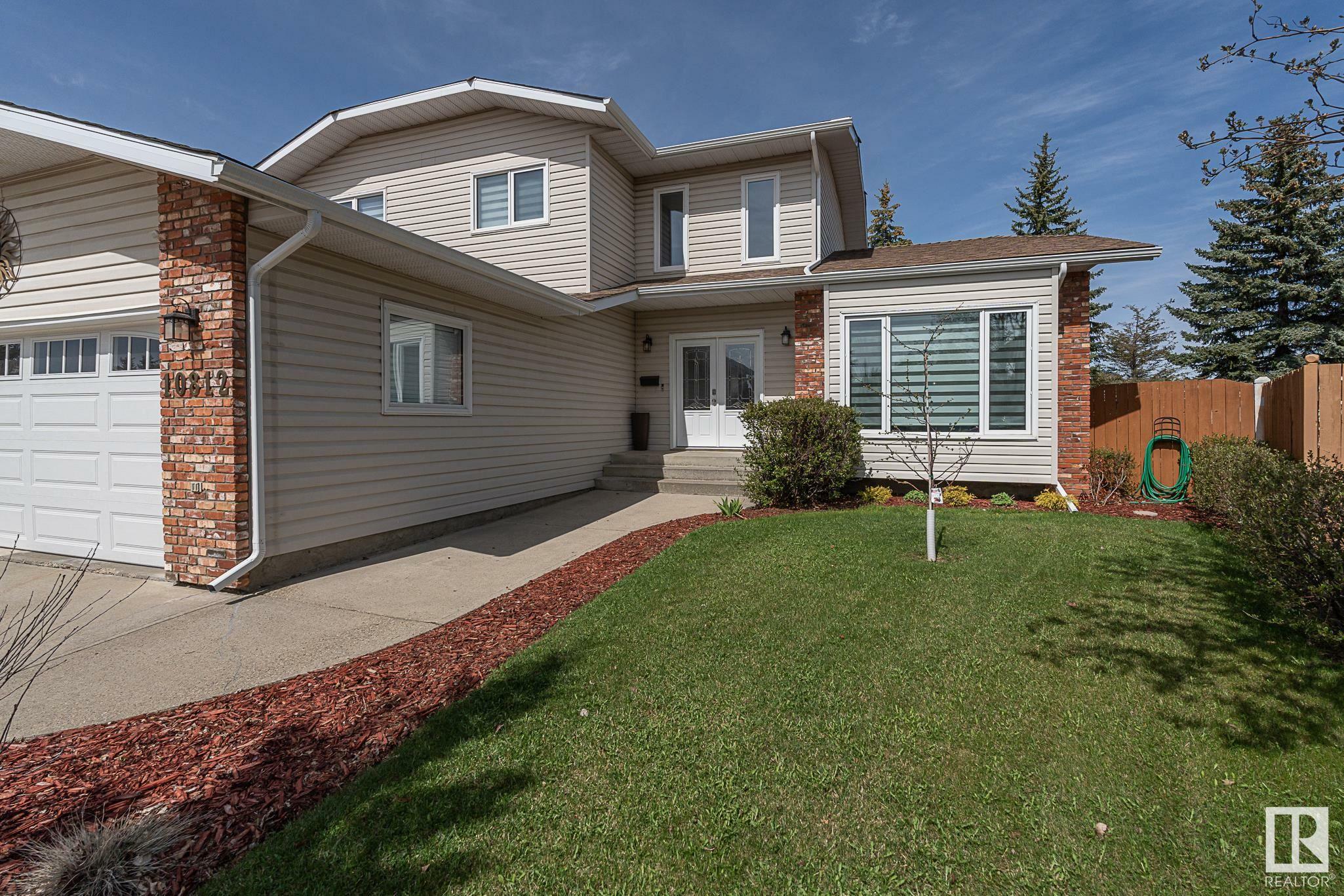 Property Photo:  10812 18 Avenue NW  AB T6J 6P1 