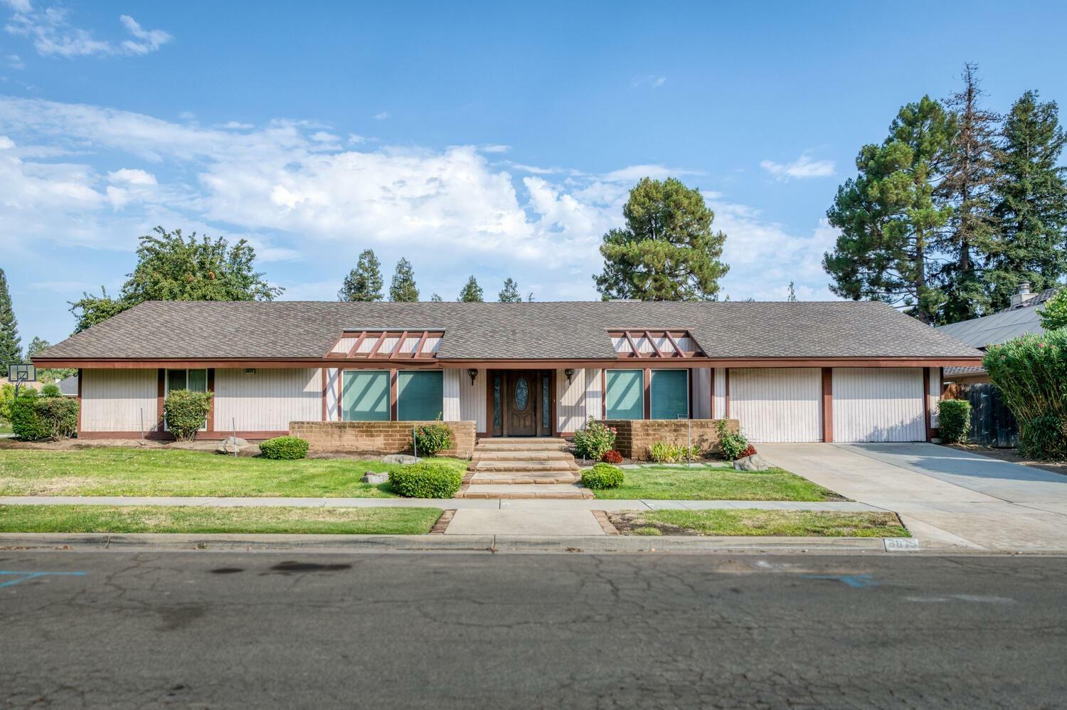 Property Photo:  8875 N Fuller Avenue  CA 93720 