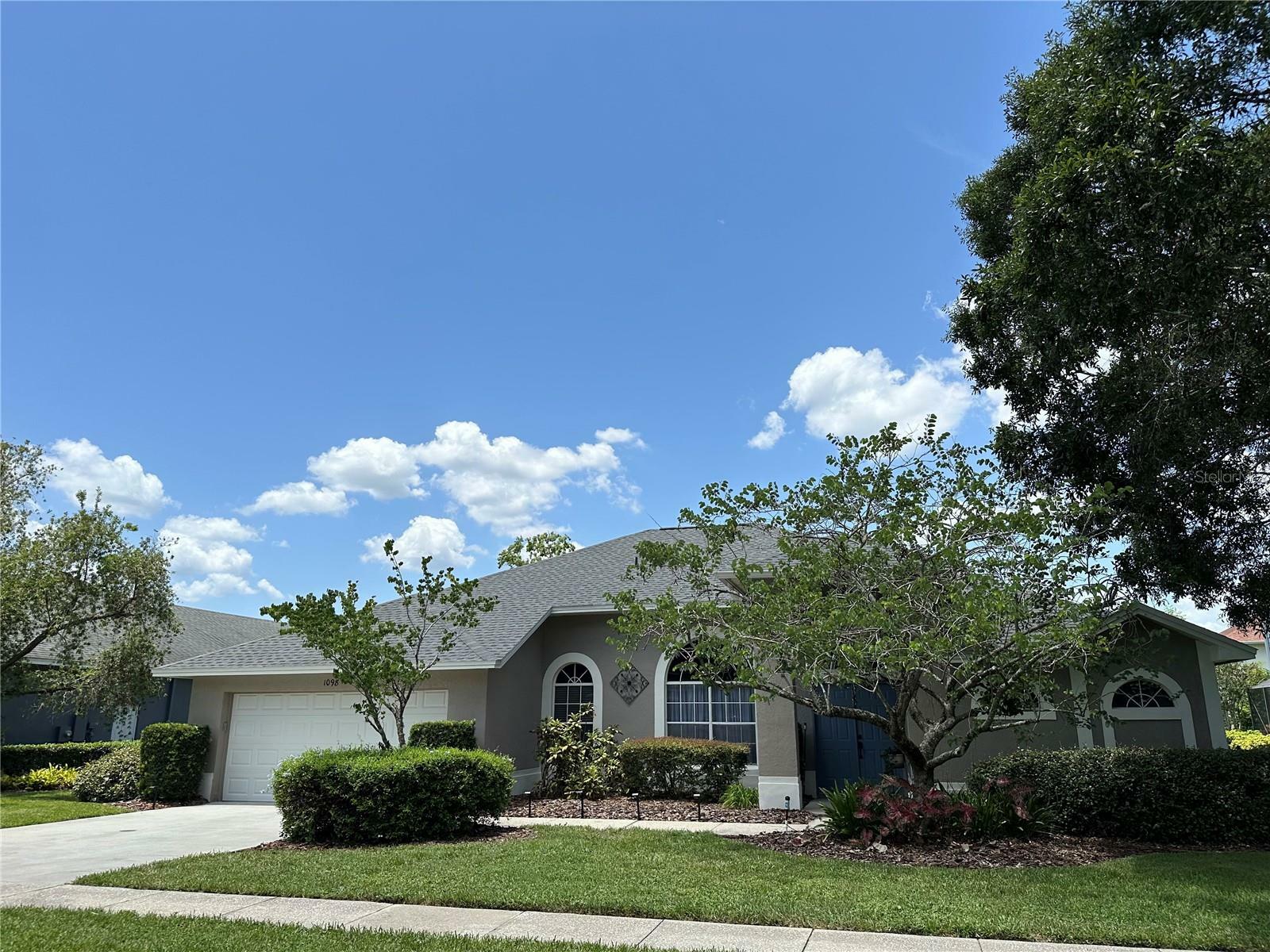 Property Photo:  1098 Needlewood Loop  FL 32765 