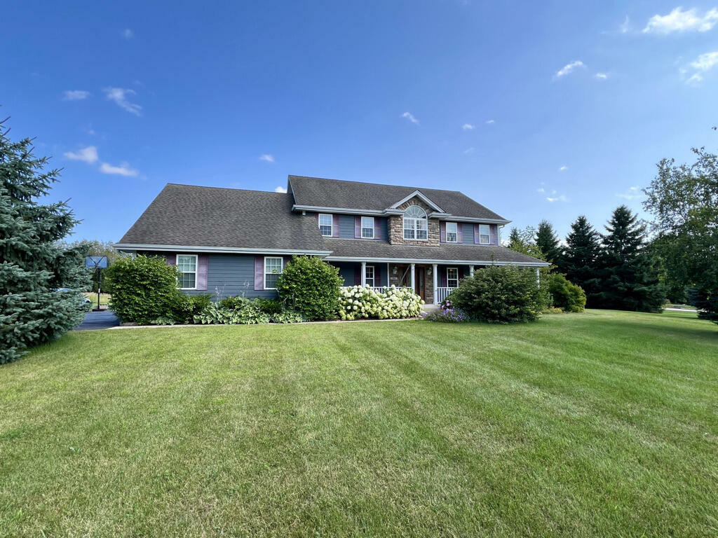 Property Photo:  3945 Woodridge Ct  WI 53017 