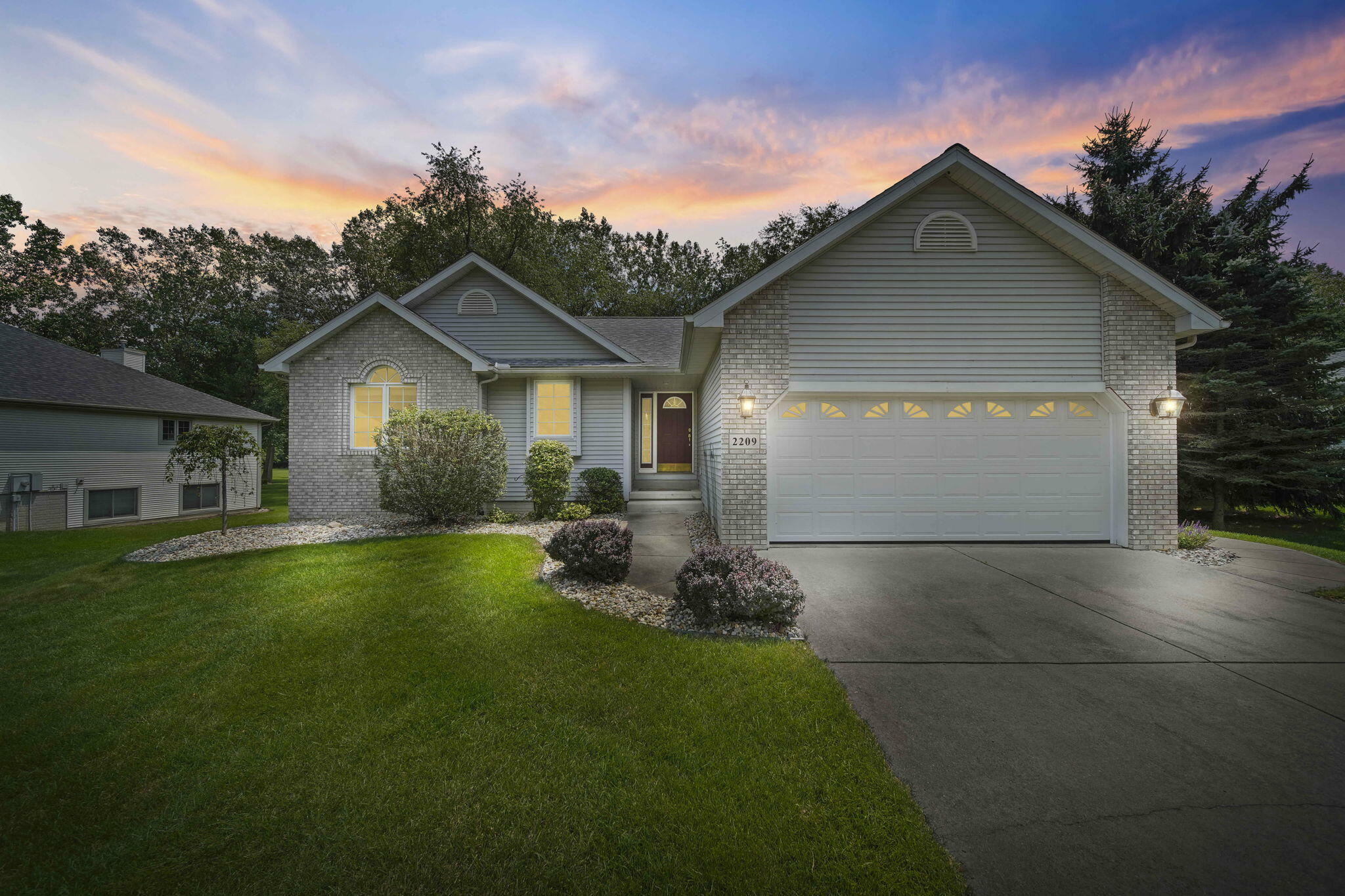 Property Photo:  2209 Lake Wood Drive  MI 49203 