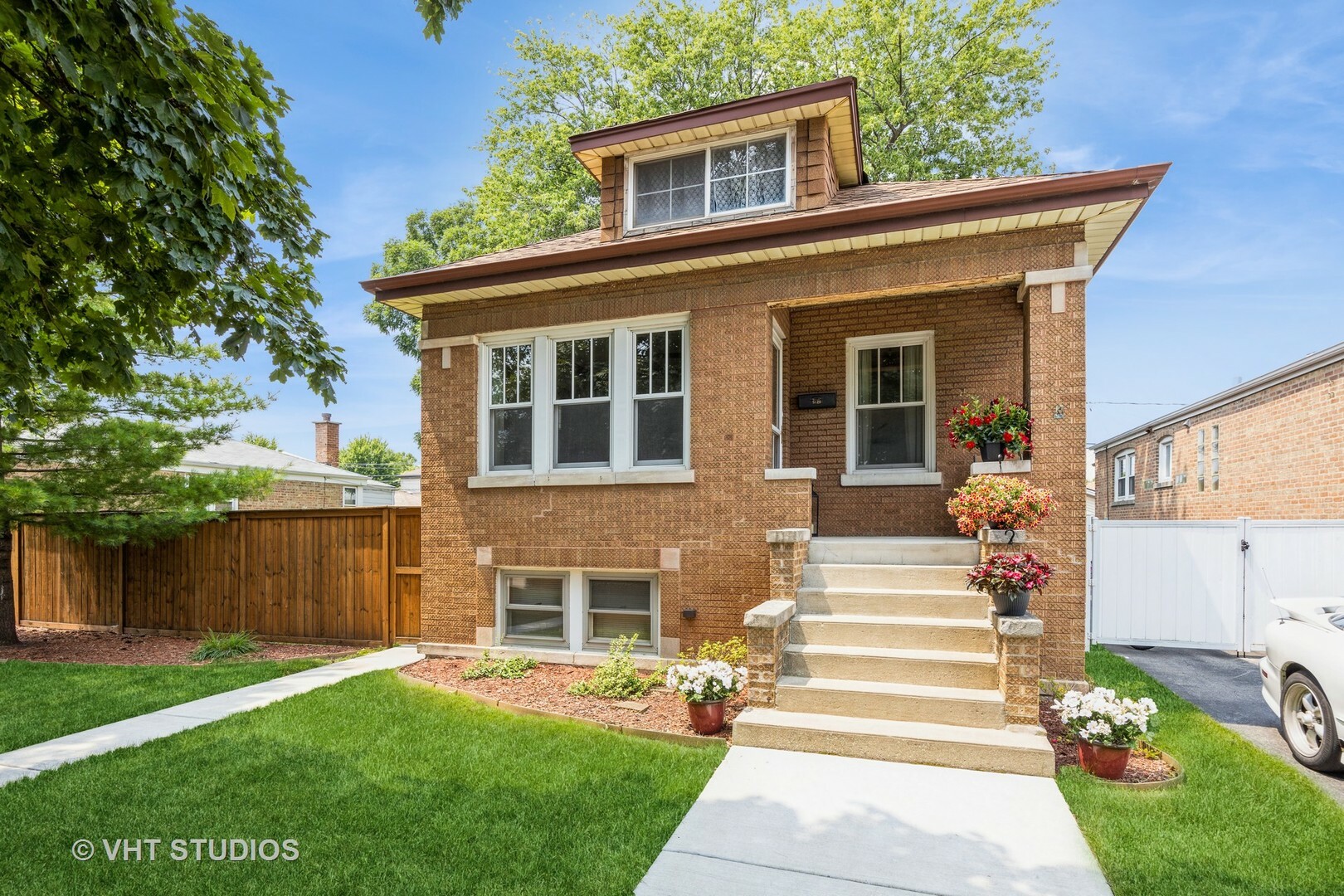 Property Photo:  5120 S Merrimac Avenue  IL 60638 