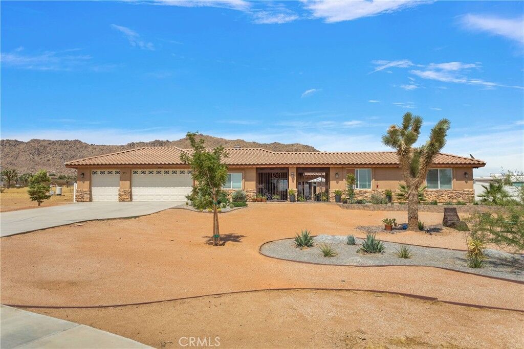 Property Photo: 16323 Shirwaun Road CA 92307