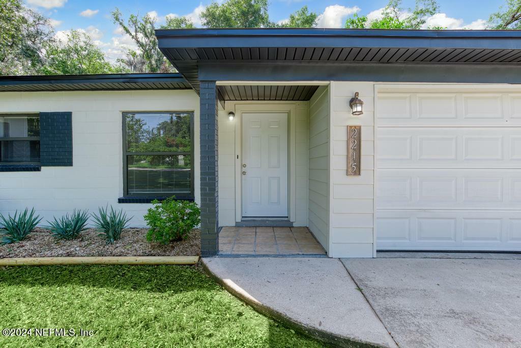 Property Photo:  2215 Silver Lake Drive  FL 32177 