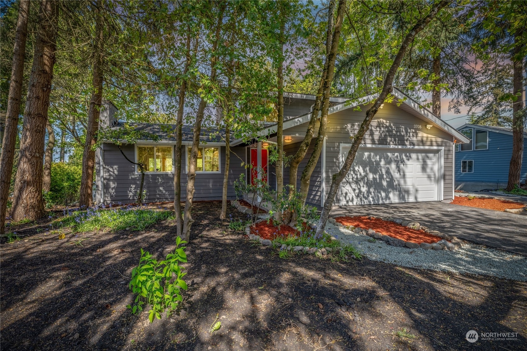 Property Photo:  3708 S Hampton Way  WA 98032 