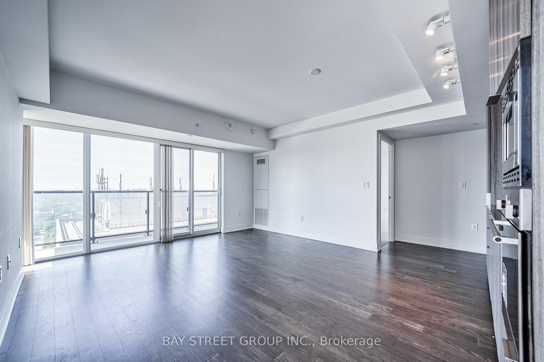 Property Photo:  955 Bay St 2507  ON M5S 0C6 