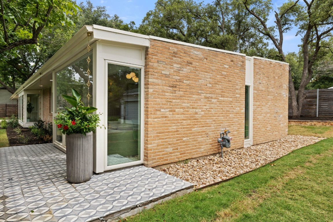 Property Photo: 1503 E 15th Street TX 78626