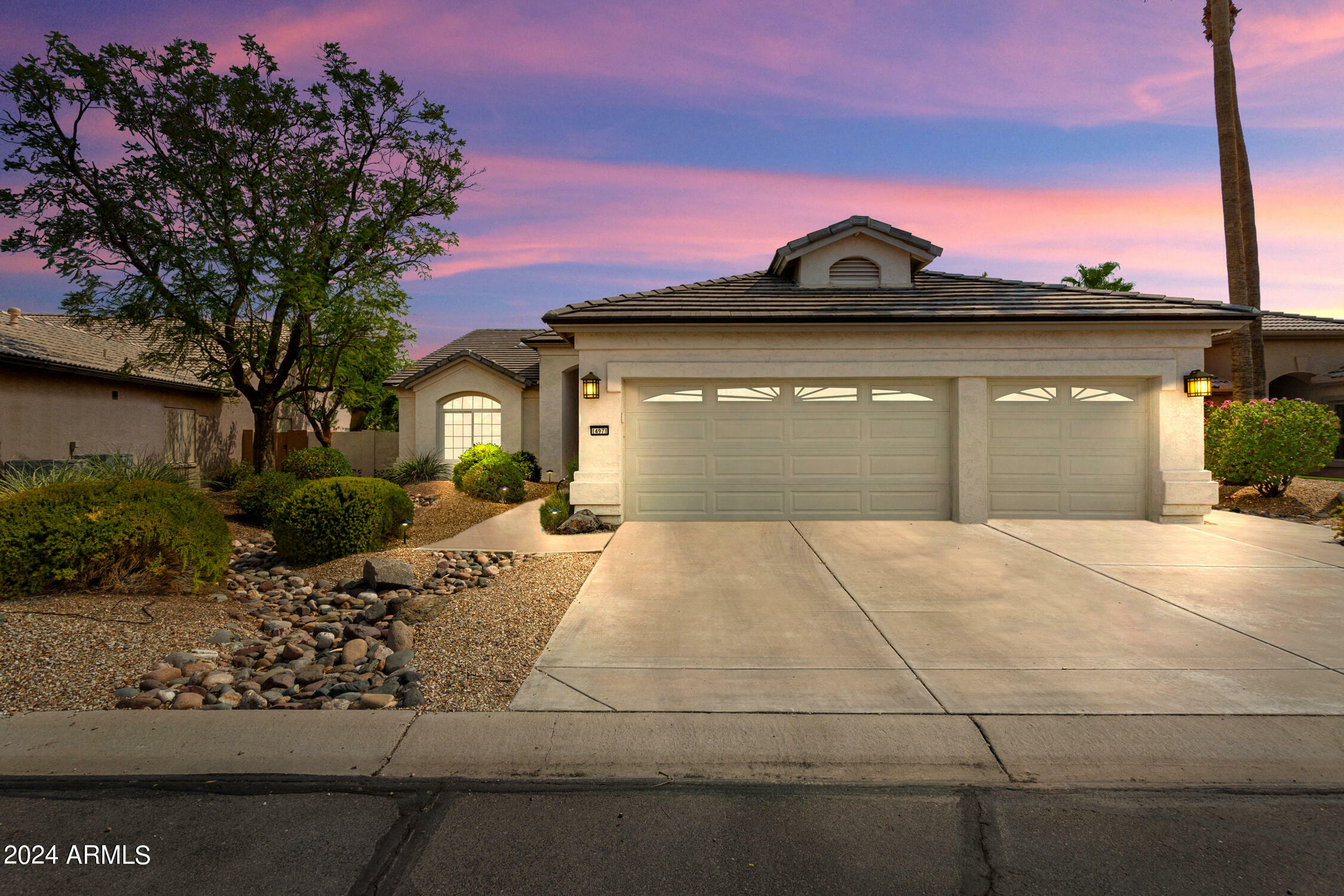 Property Photo:  14971 W Pinchot Avenue  AZ 85395 