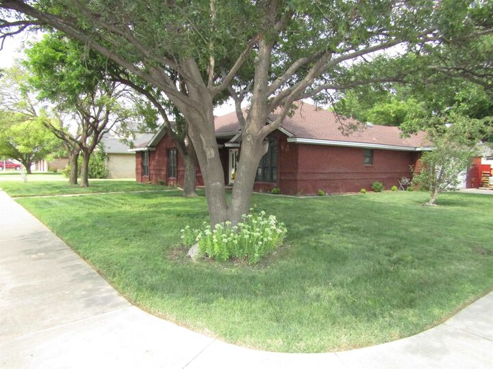Property Photo:  200 Kingwood St  TX 79045 