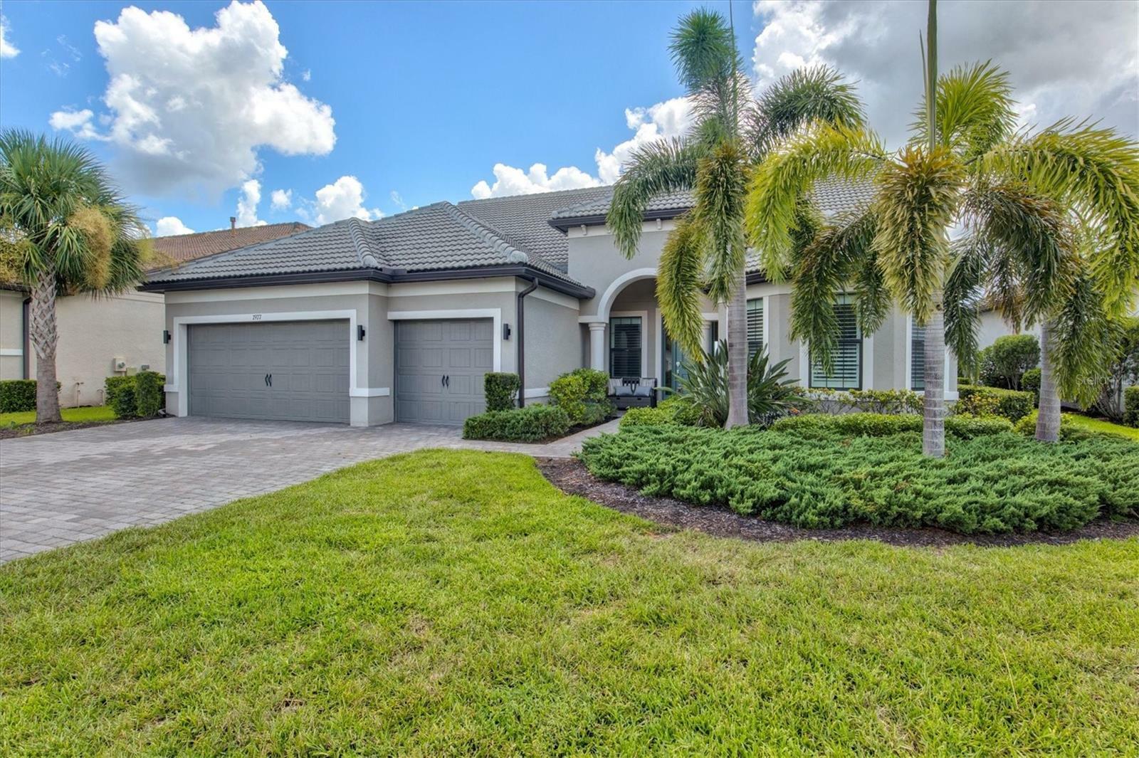 Property Photo:  7977 Grande Shores Drive  FL 34240 