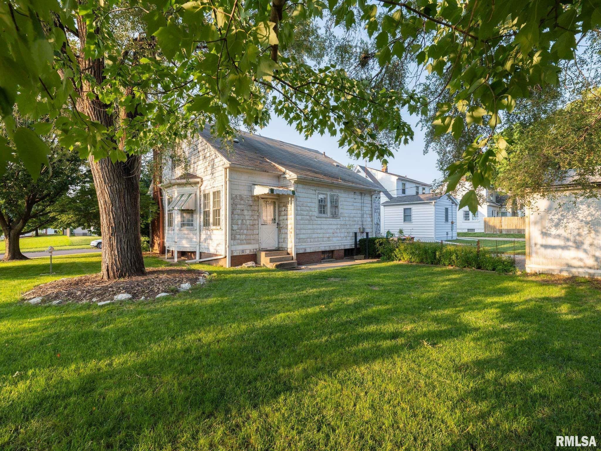 Property Photo: 802 Chestnut Street IL 61554