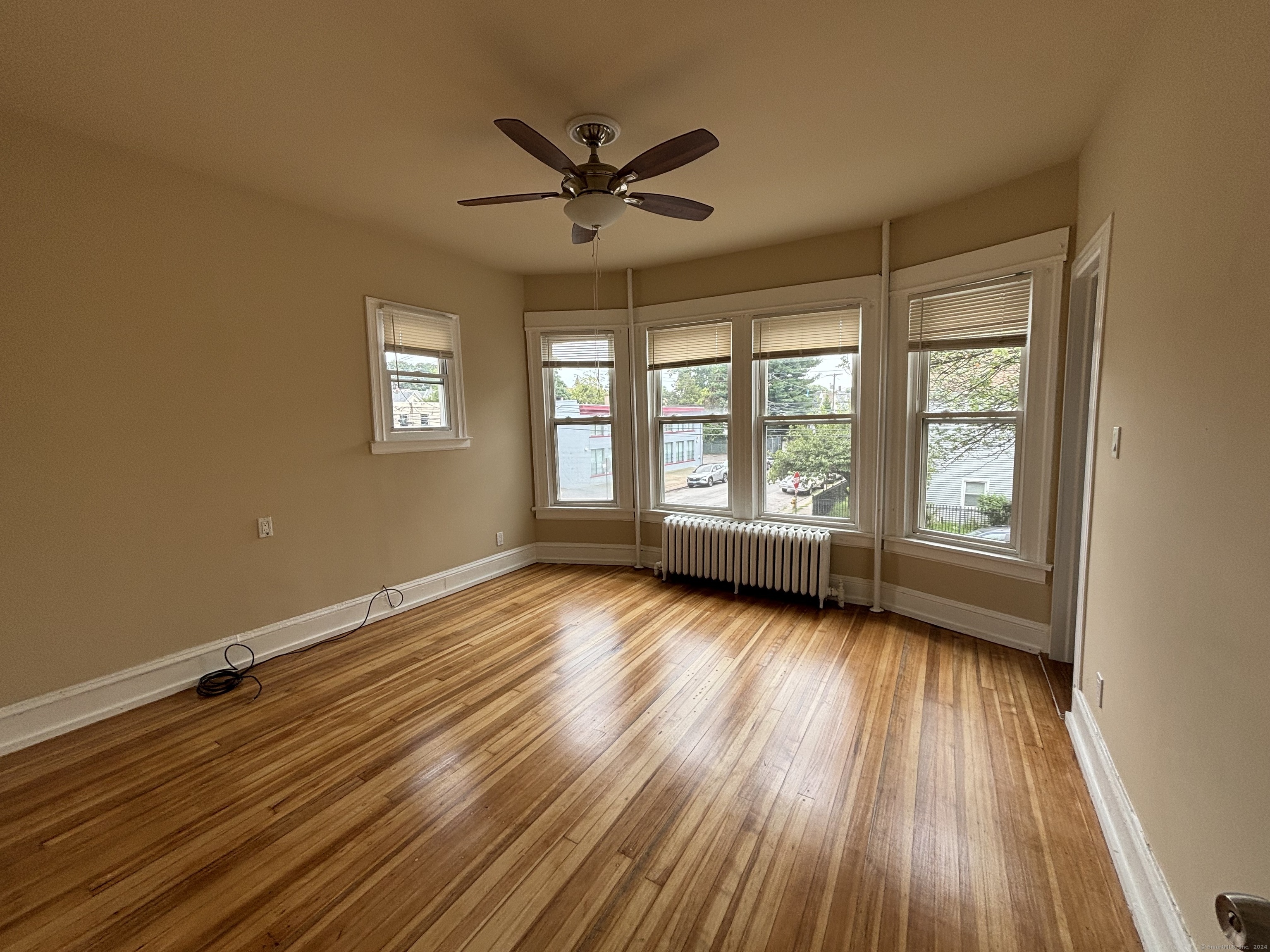 Property Photo:  252 Maplewood Avenue Second Floor  CT 06605 