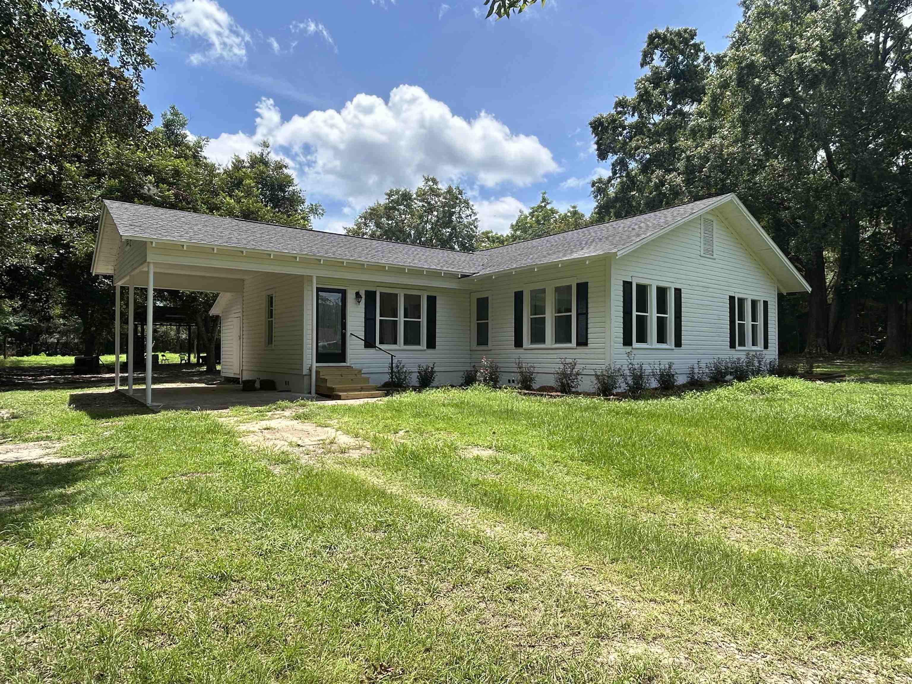 Property Photo:  705 NE 3rd Street  FL 32333 