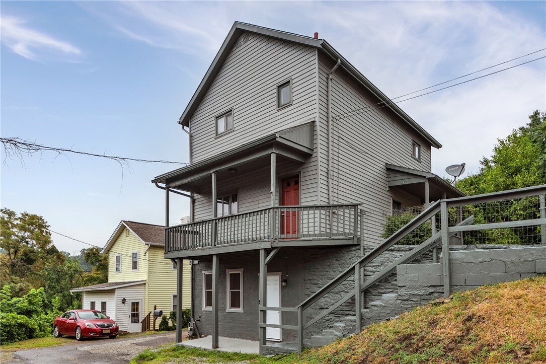 Property Photo:  211 Short St  PA 15012 