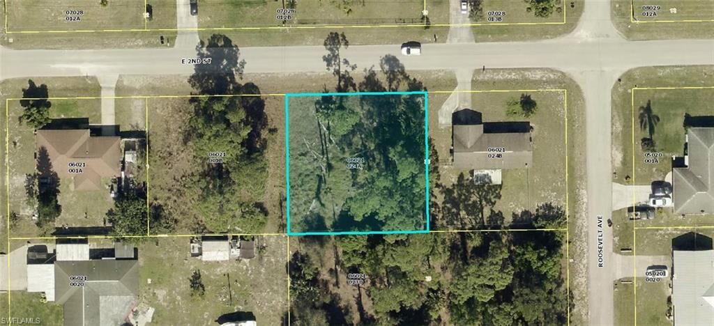 Property Photo: 2604 E 2nd St FL 33936