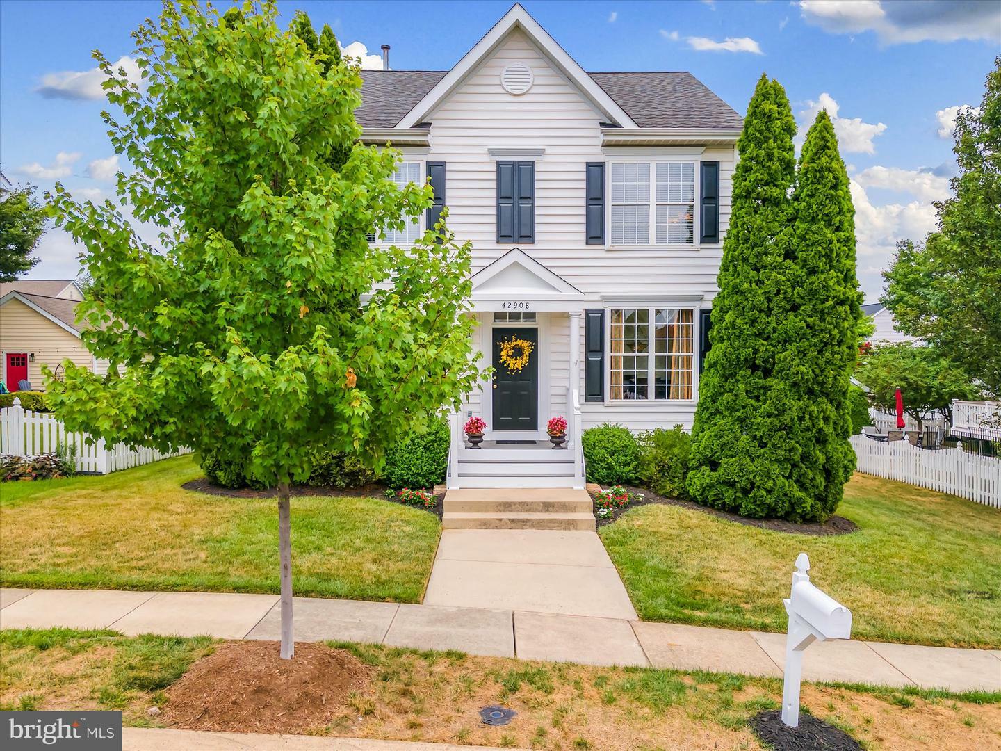 Property Photo: 42908 Nashua Street VA 20147
