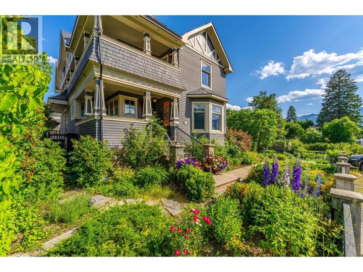 Property Photo: 622 5th Avenue BC V0B 1M0