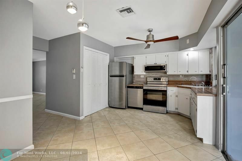 Property Photo:  2161 NE 51 Court  FL 33308 