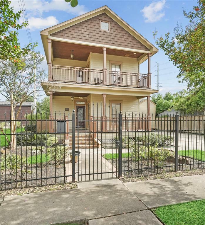 Property Photo:  112 W 4th Street  TX 77007 