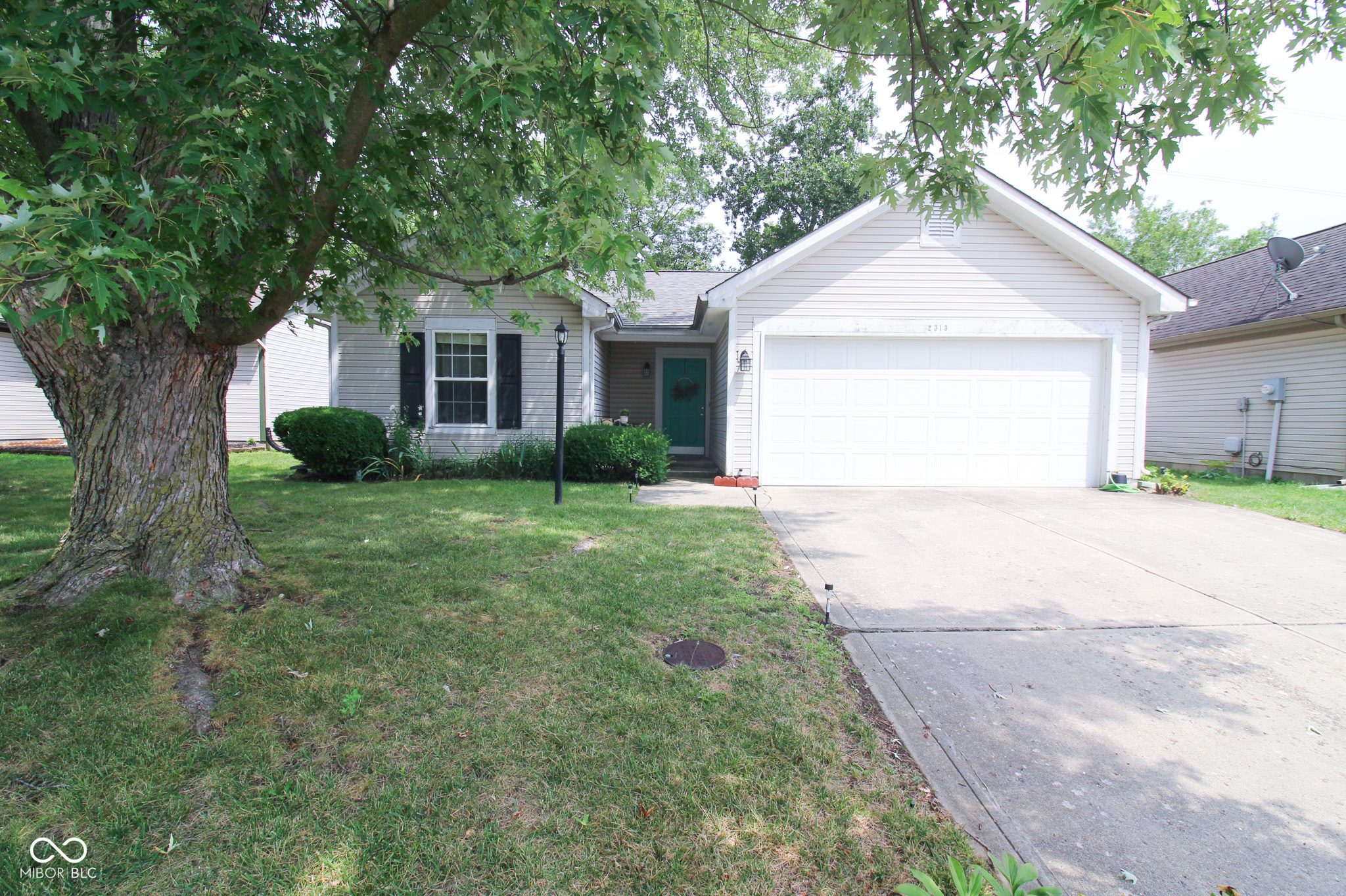 Property Photo:  2313 Rolling Oak Drive  IN 46214 