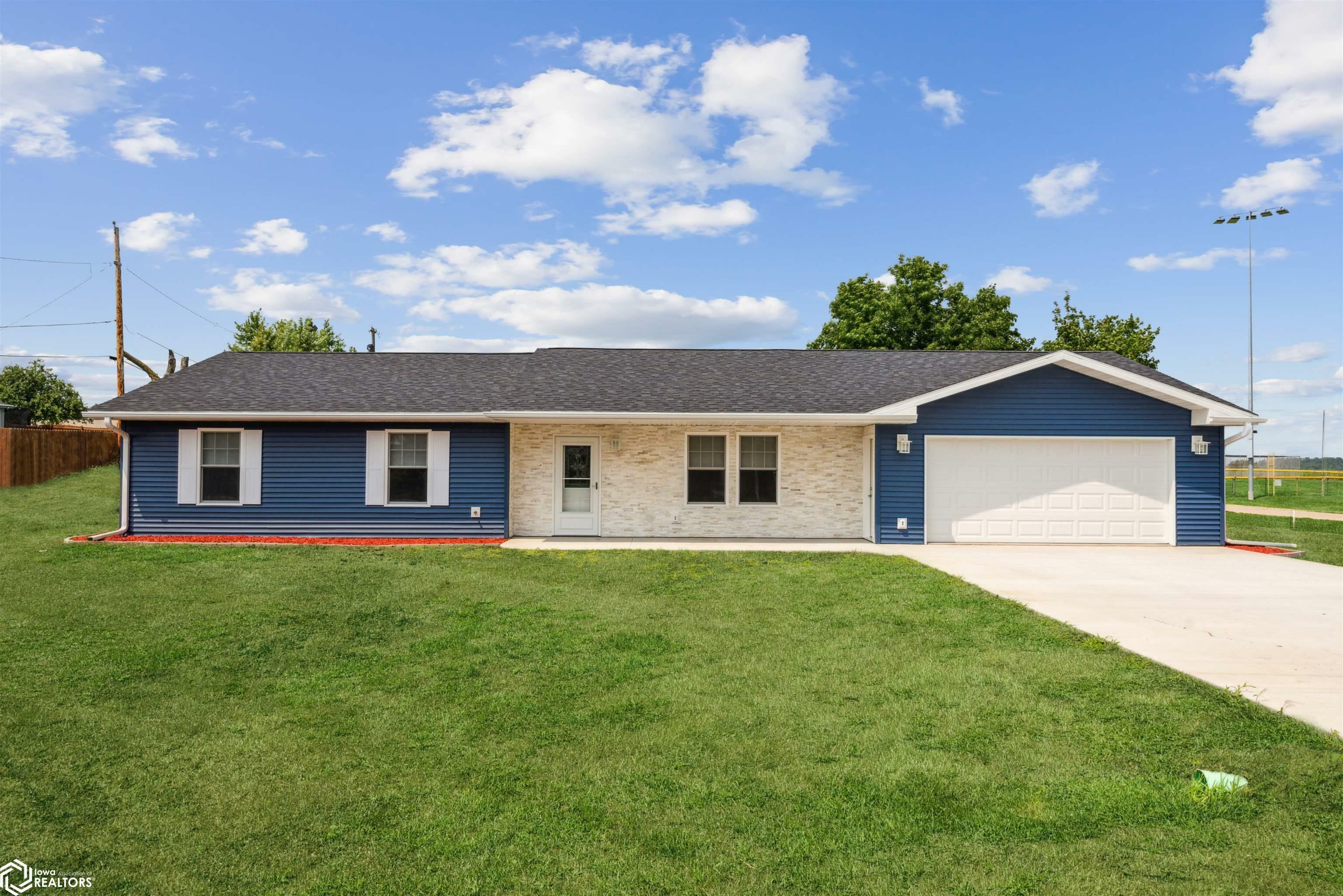 Property Photo:  207 N Jeffrey Street  IA 50142 