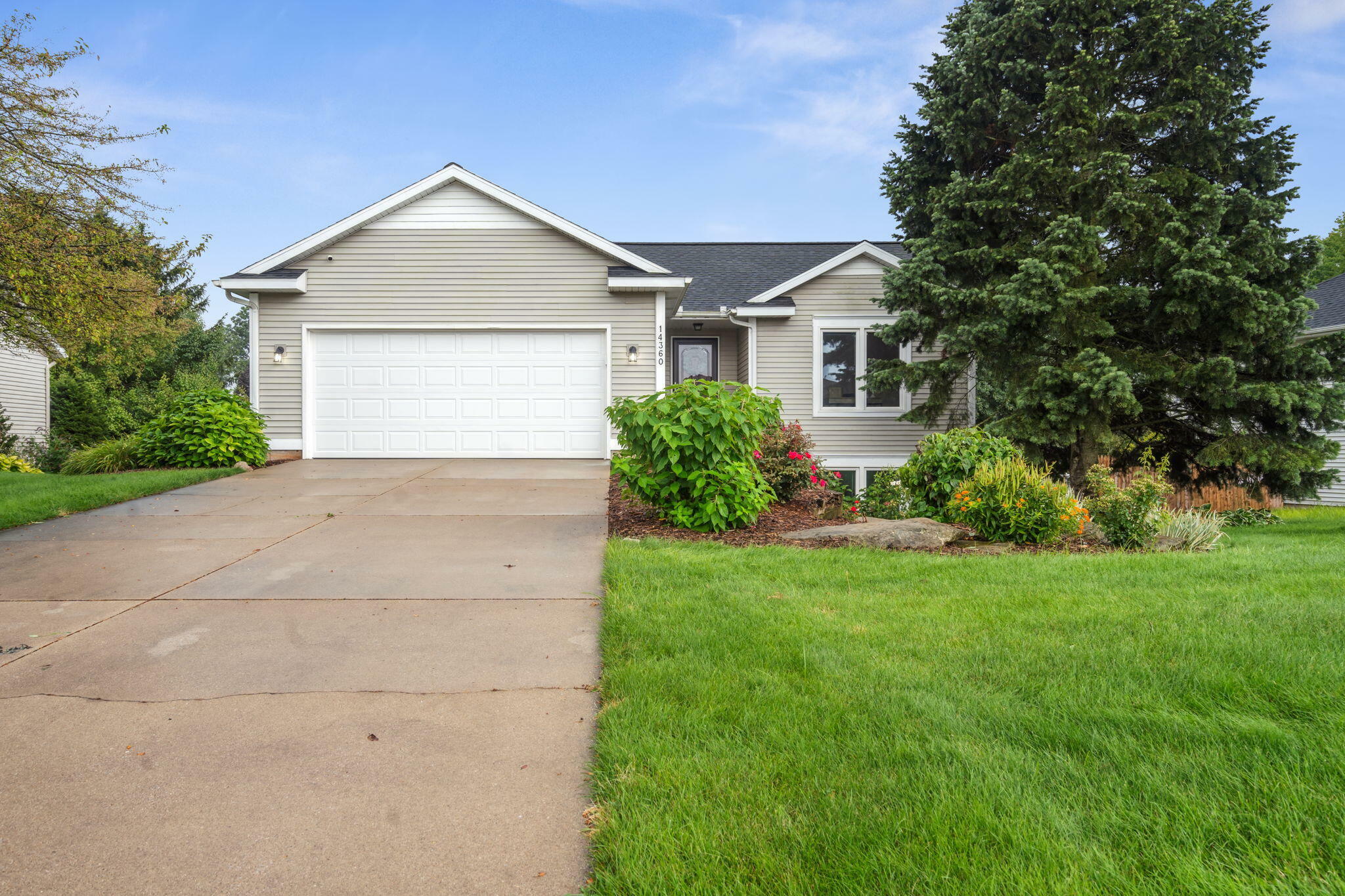 Property Photo:  14360 Pine Creek Drive  MI 49424 