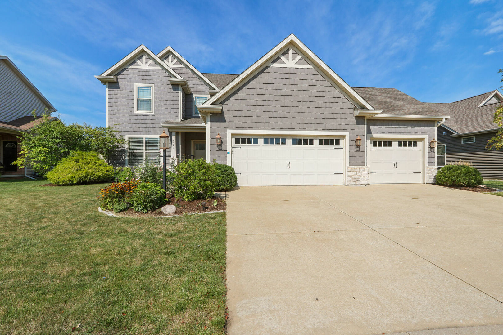 Property Photo:  2109 Savanna Drive  IL 61822 