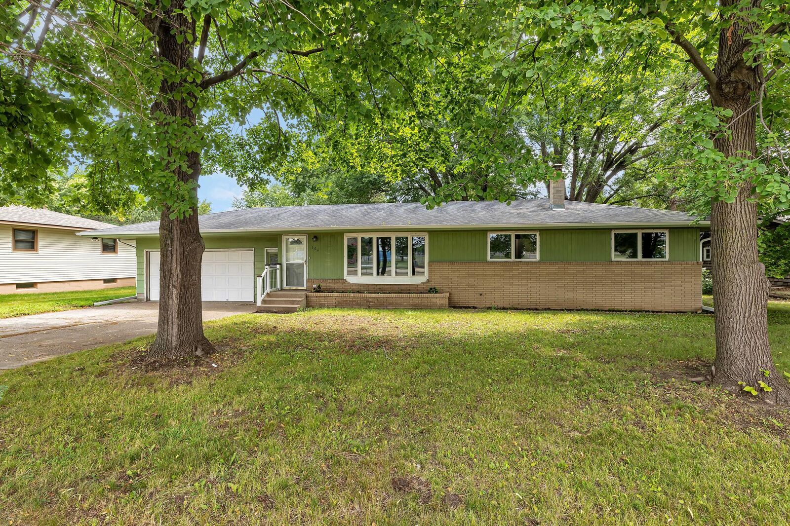 Property Photo: 606 2nd Avenue N MN 56377