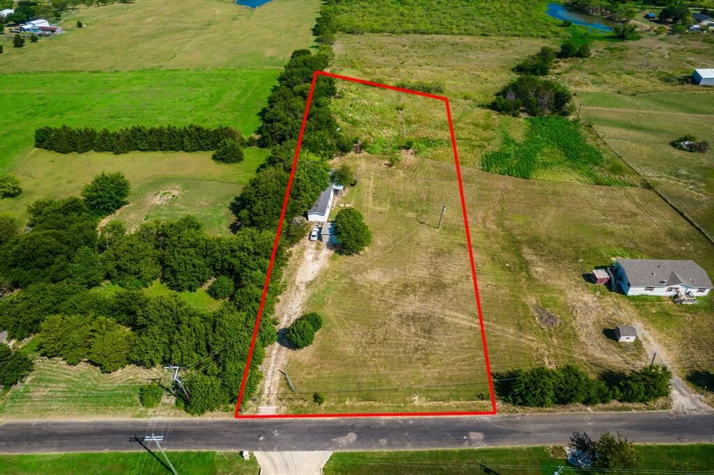 Property Photo:  553 Marion Road  TX 76084 