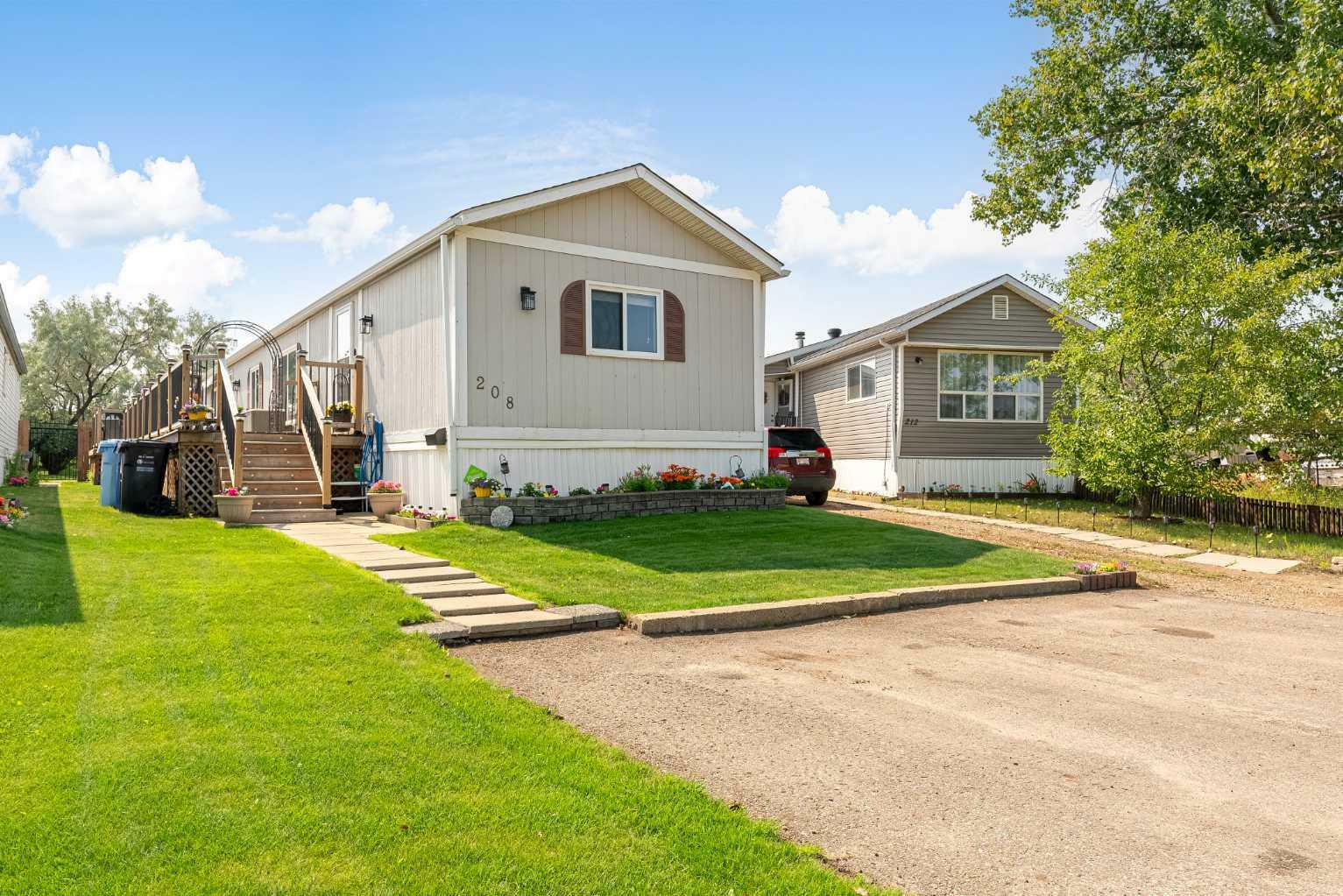 Property Photo:  208 Greenbriar Bay  AB T9H 3Y4 