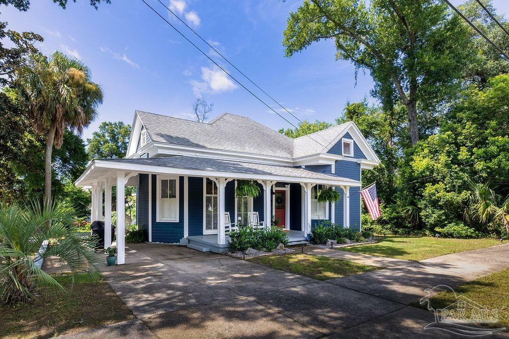 Property Photo:  615 E La Rua St  FL 32501 