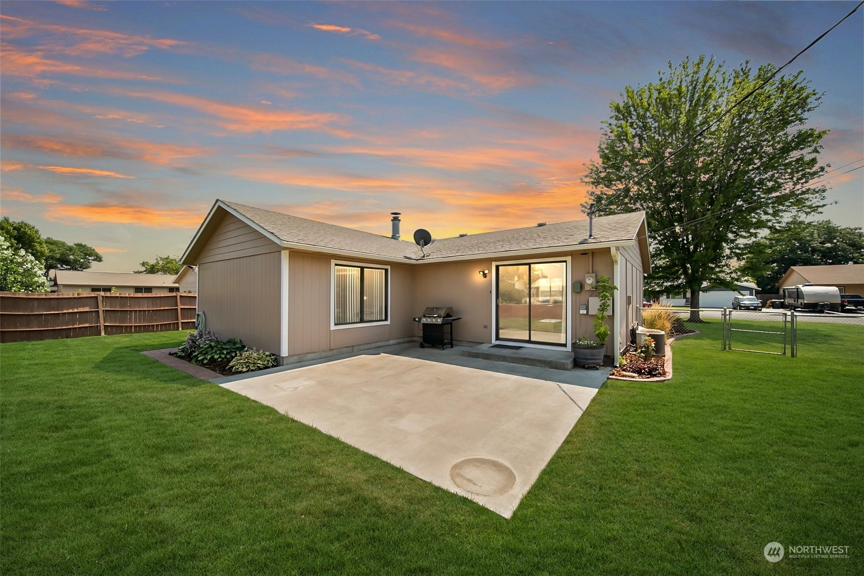 Property Photo:  1687 S Wallace Street  WA 98837 