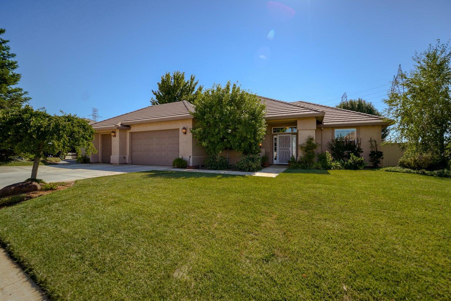 Property Photo:  925 Albion Avenue  CA 96003 