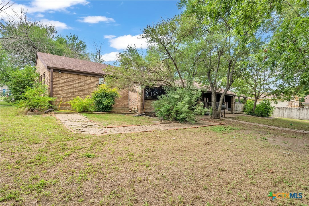 Property Photo:  602 White Oak Lane  TX 76548 