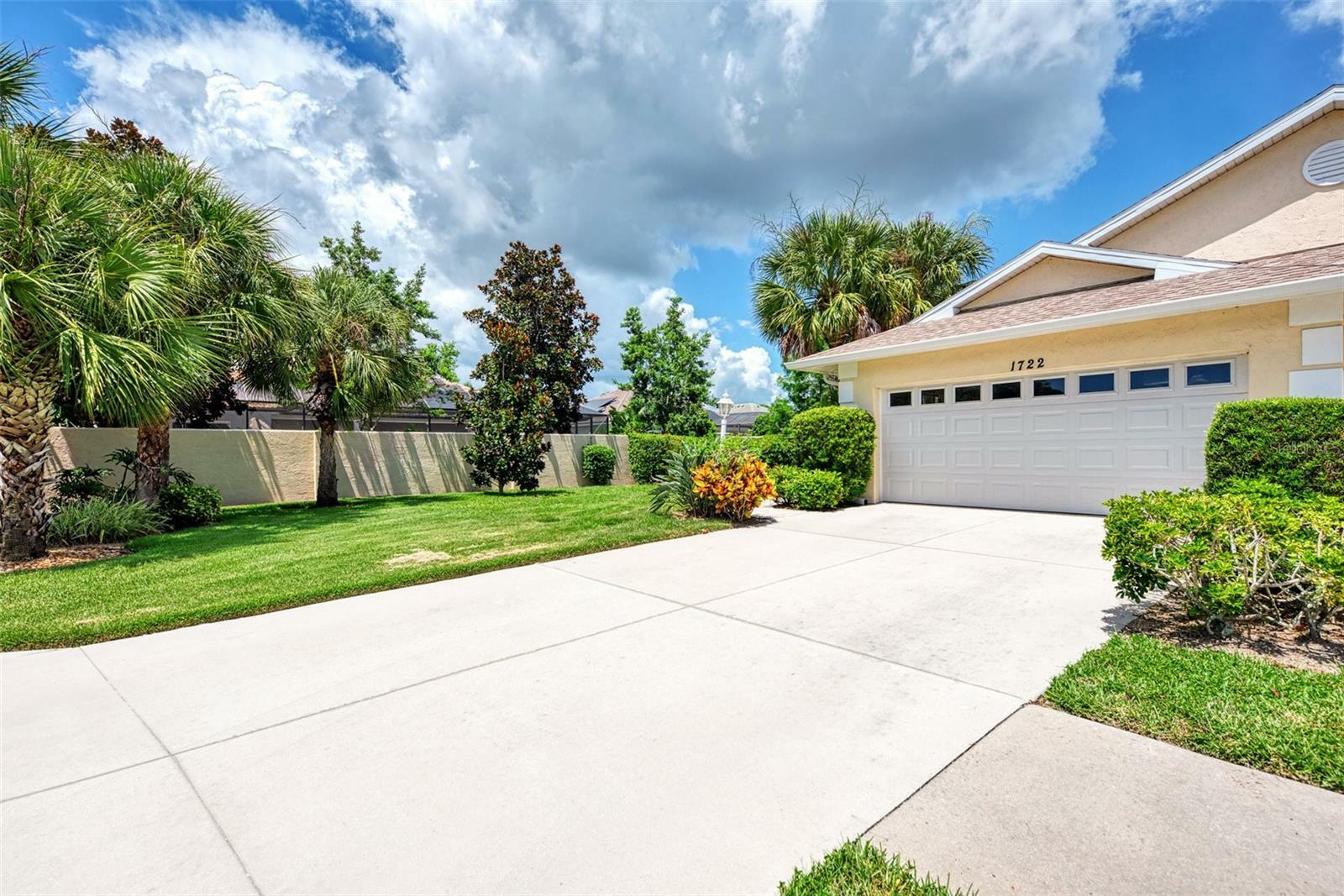 Property Photo:  1722 Fountain View Circle  FL 34292 