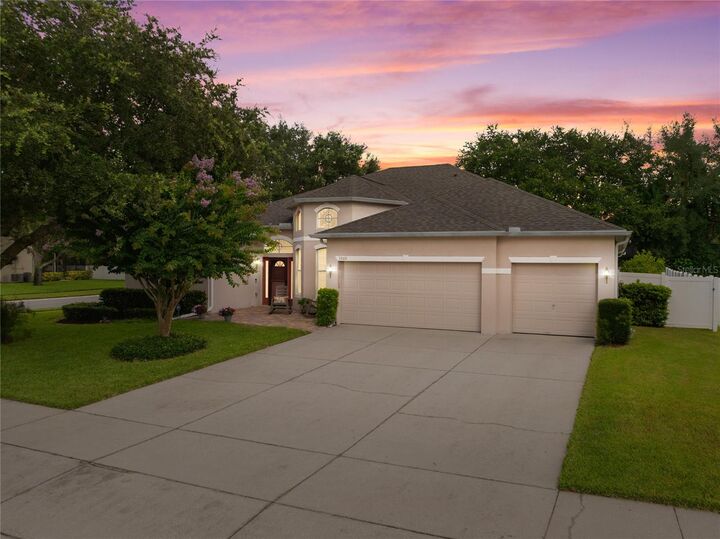 Property Photo:  1060 Shadowmoss Drive  FL 34787 