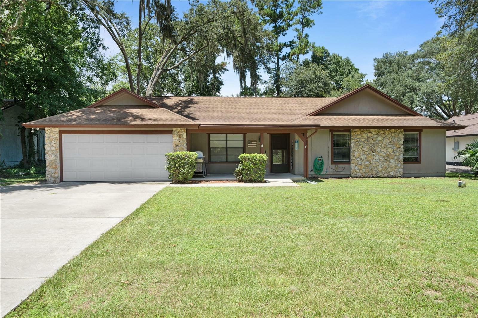 Property Photo:  628 Sailfish Road  FL 32708 