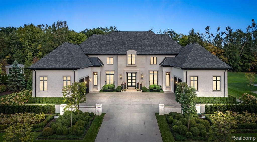Property Photo: 20910 Turnberry Boulevard MI 48167 2197