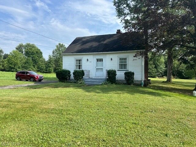 Property Photo:  889 Tibbetts Wick Road  OH 44420 