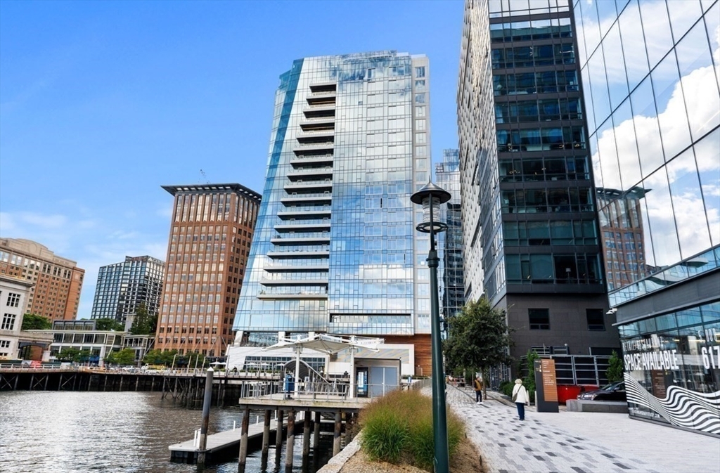 Property Photo:  150 Seaport Blvd 14A  MA 02210 