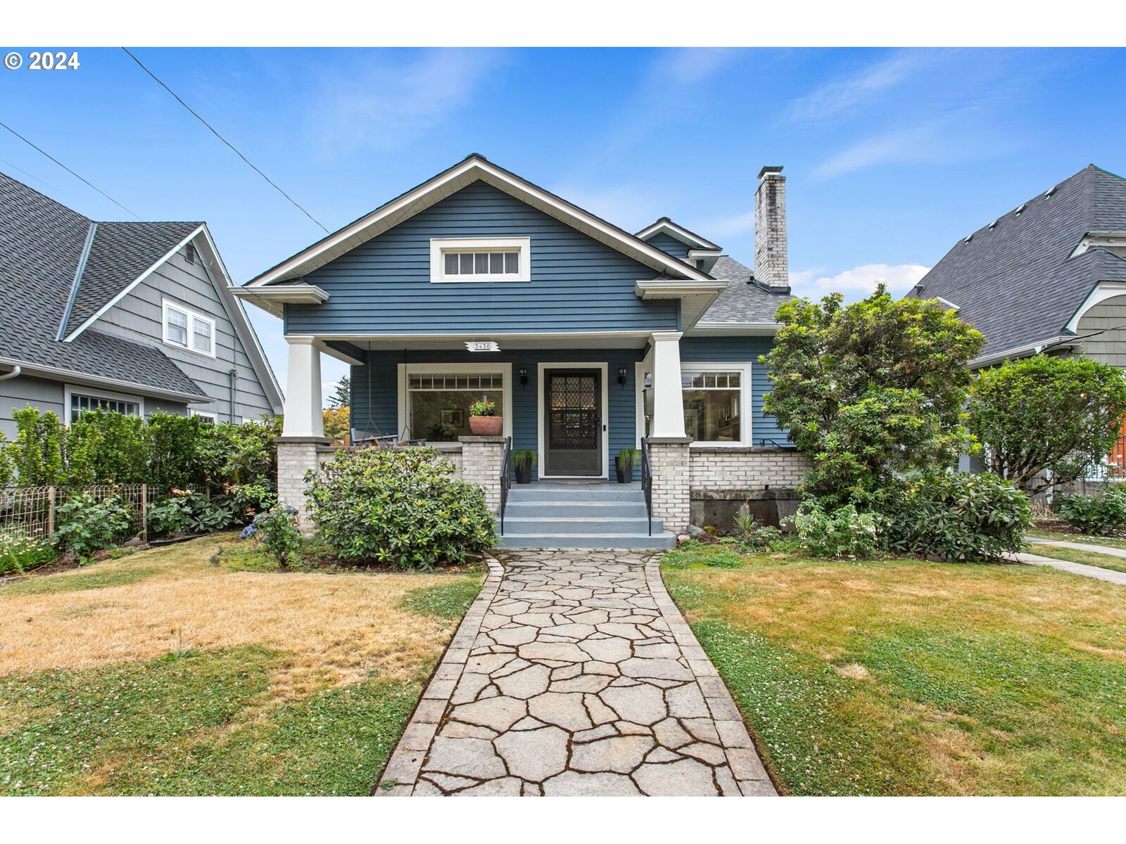 Property Photo:  3430 NE Couch St  OR 97232 