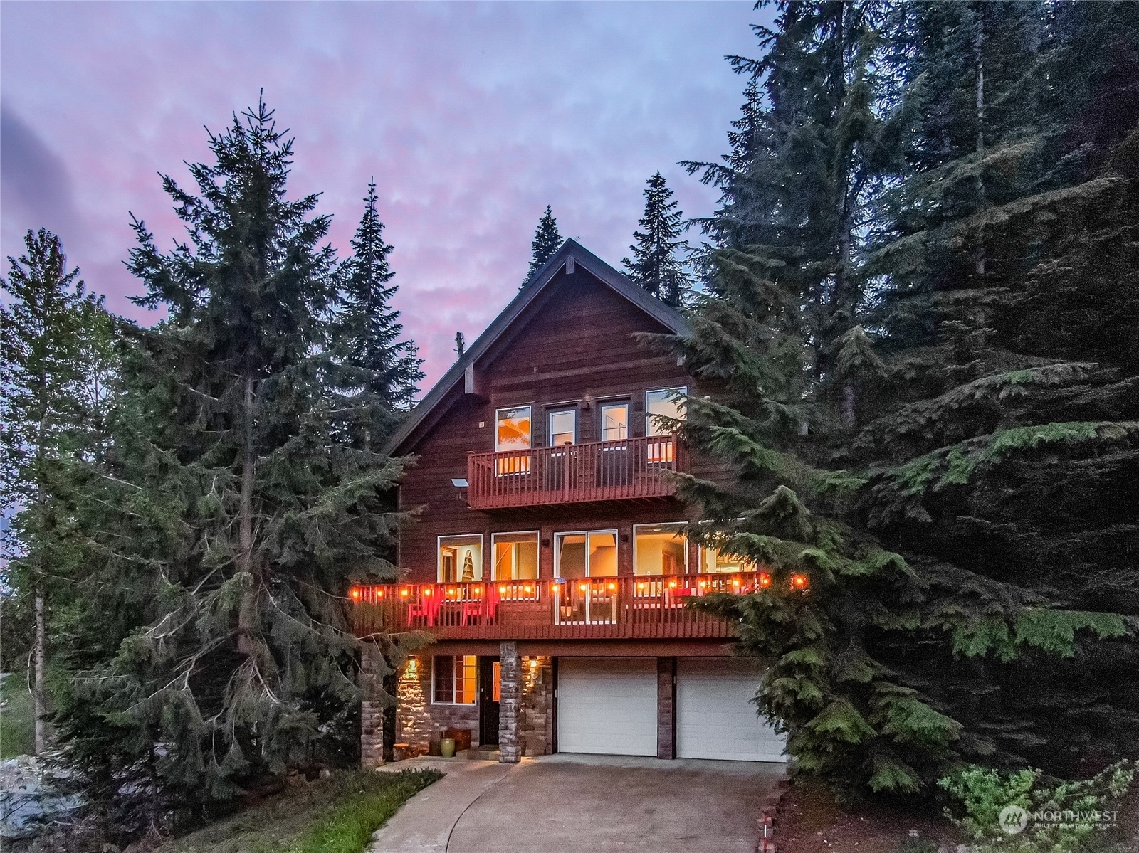 Property Photo:  21 Kitzbuhel Place  WA 98068 