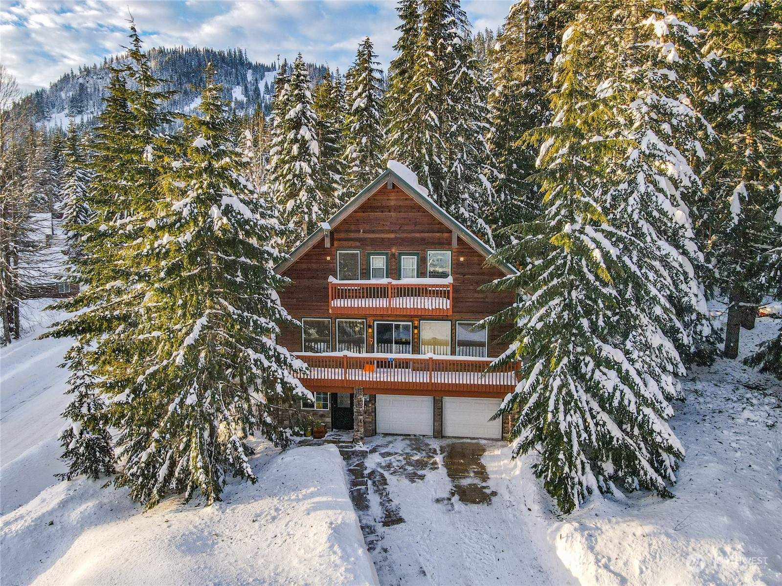 Property Photo:  21 Kitzbuhel Place  WA 98068 