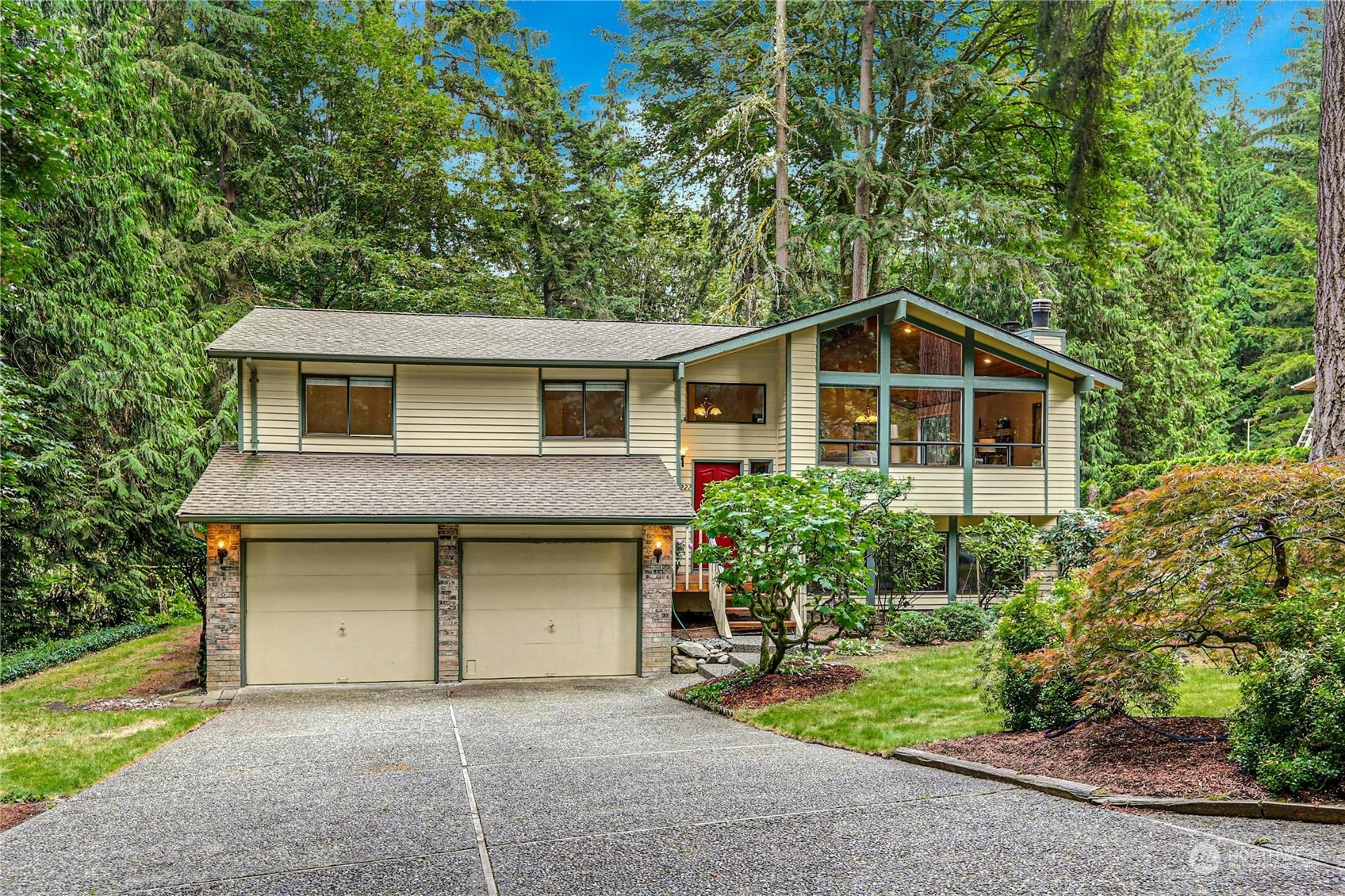 Property Photo:  19222 152nd Avenue NE  WA 98072 