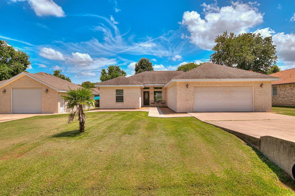 Property Photo:  610 Moonwalk Street  TX 77356 