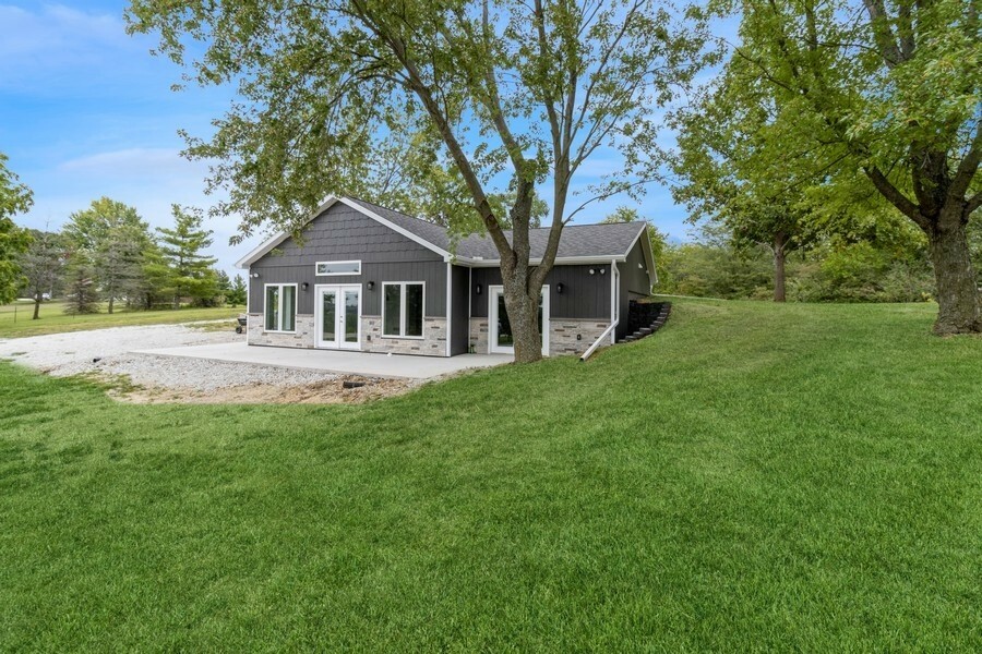 Property Photo:  21225 County Road R45 Highway  IA 50210 