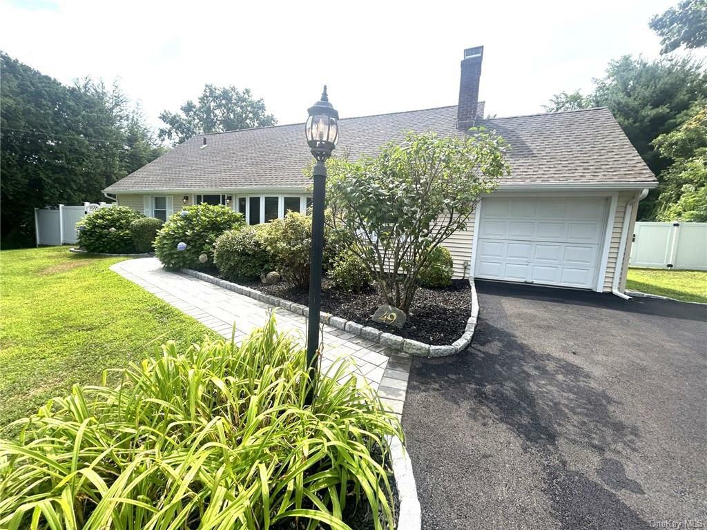 Property Photo:  49 S Manor Drive  NY 10603 