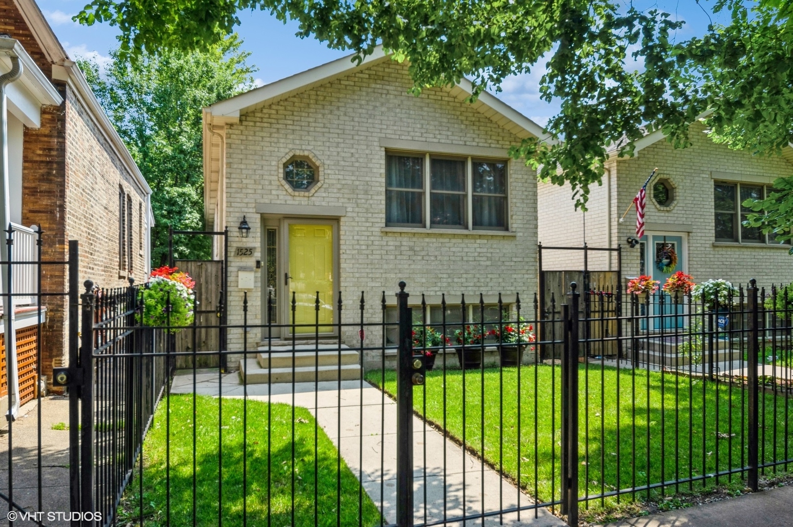 Property Photo:  1525 N Ridgeway Avenue  IL 60651 