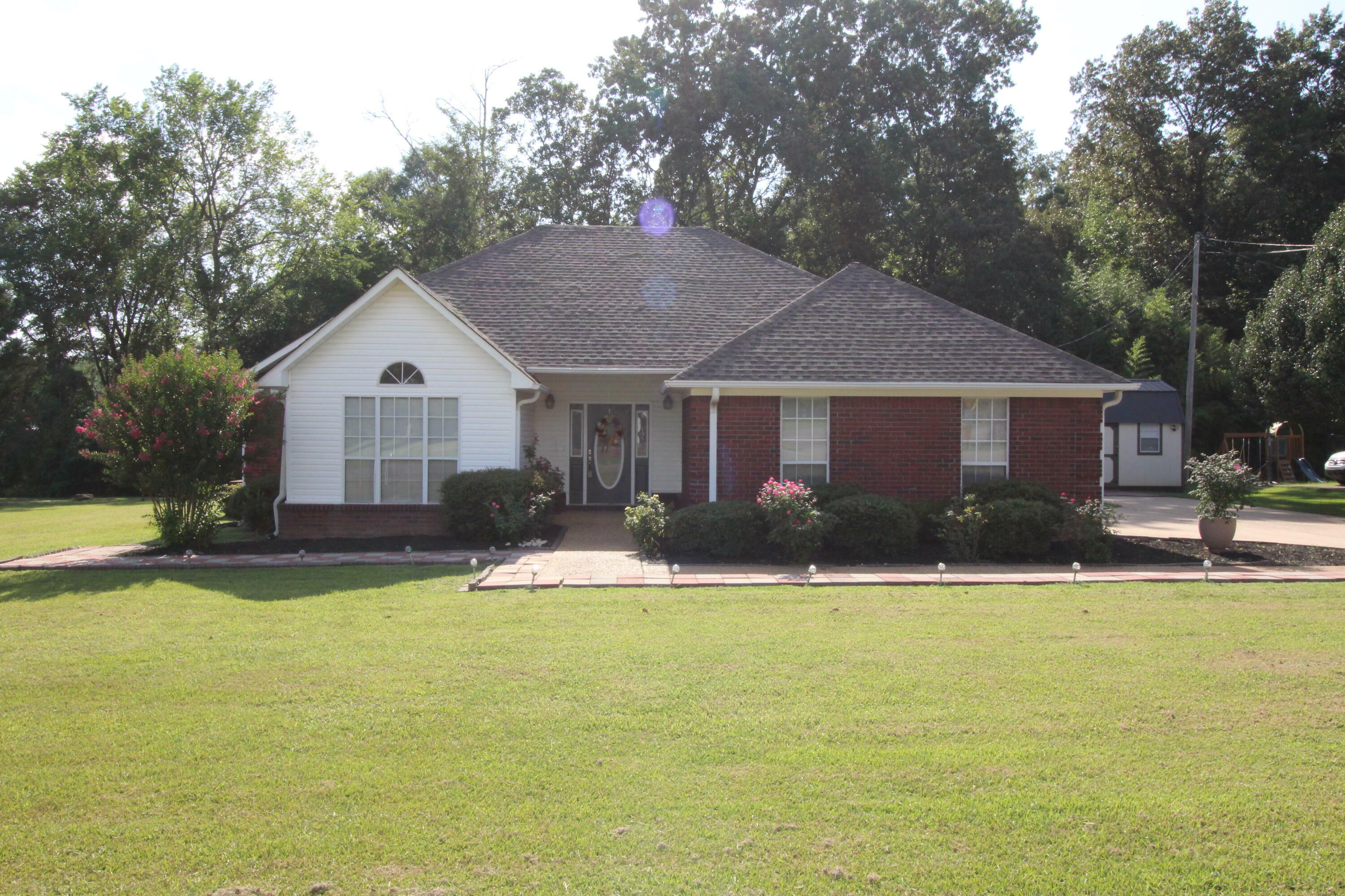 100 Oakleigh Dr.  Booneville MS 38829 photo