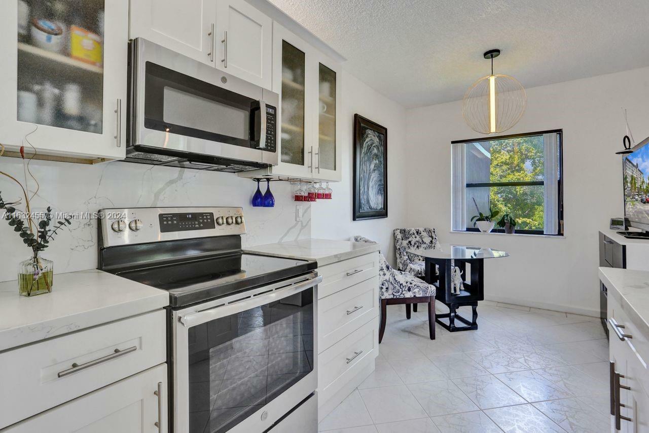 Property Photo:  3850 Washington St 317  FL 33021 